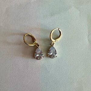 NEW Gold and Dimond Dangling Earrings. Super Cute!!